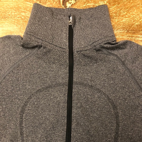 Lululemon🍋 Zipper Tech Pullover 🏃🏼♀️ - Picture 3 of 8